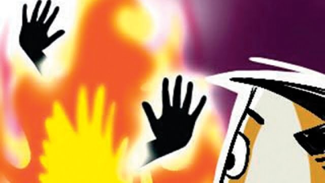 man sets wife daughter on fire odisha