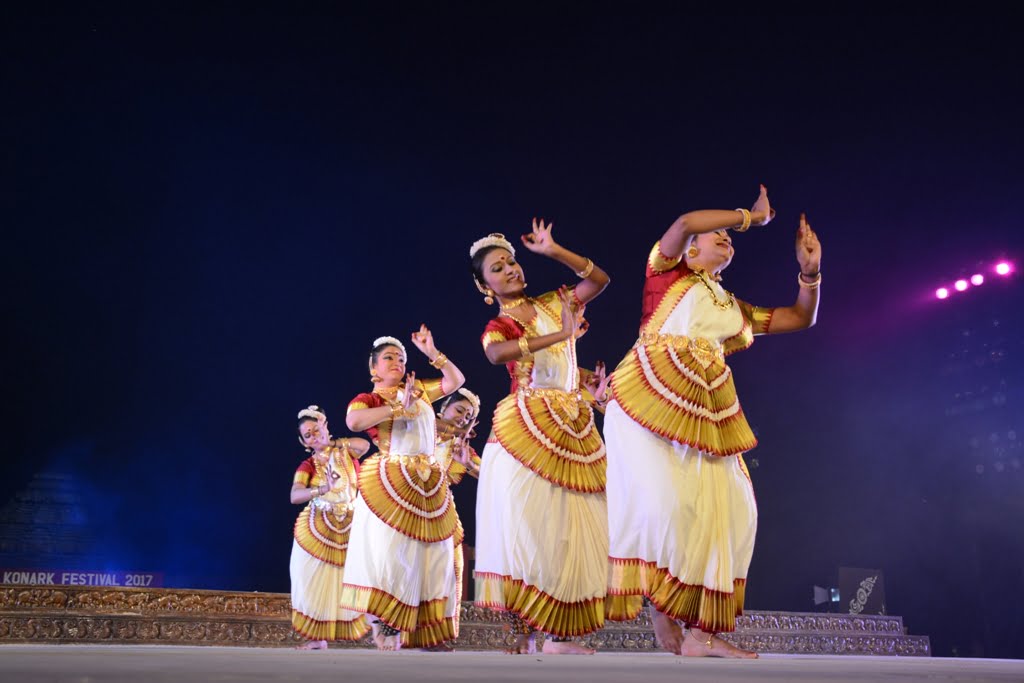 Dr Kanak Rele's disciples perform Mohiniattam at Konark Festival at Konark on Tuesday. Photograph: Odishabytes