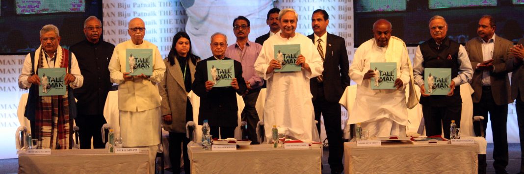 Pranab Mukherjee, LK Advani, Sitaram Yechury, Deve Gowda with Naveen Patnaik at 'The Tall Man Biju Pattnaik' book launch. Photograph: Ashok Panda