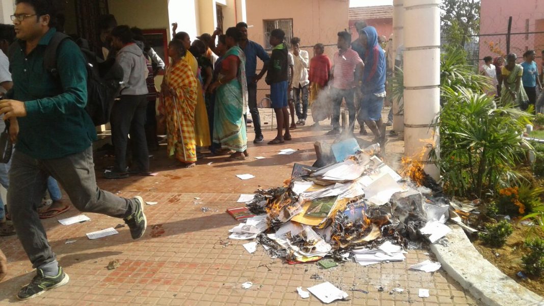 Man Found Dead Inside Police Lock-Up; Irate Villagers Torch Aithapalli Police Station Sambalpur