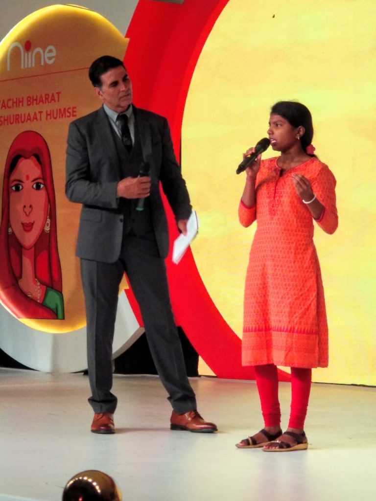 Odisha tribal Girl Geetanjali shared stage with Akshaya Kumar and Sabana Azmi today evening