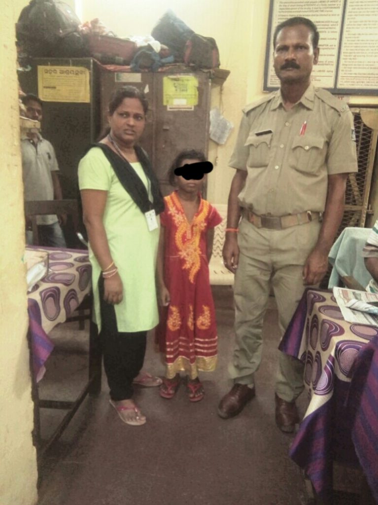 minor girl rescued from bhubaneswar railway station