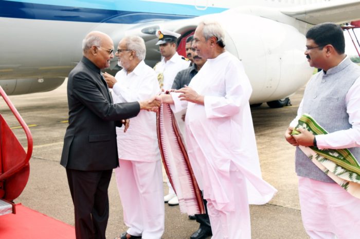 RED CARPET: President Ramnath Kovind being greeted by Chief Minister Naveen Patnaik in the presence of Governor Ganeshi Lal and Oil Minister Dharmendra Pradhan upon his arrival at Bhubaneswar airport on Friday.OB Photograph