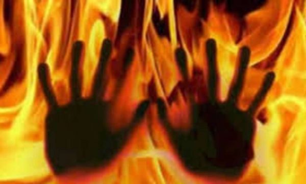 Man sets pregnant wife on fire