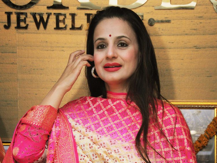 ameesha patel pleads not guilty in cheque bounce case