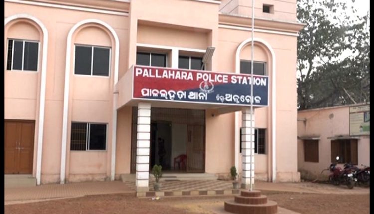 nude woman pallahara police station