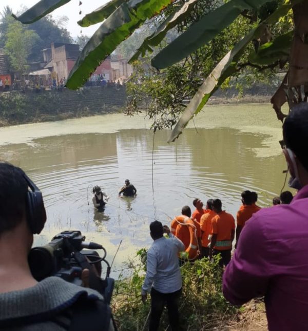Search In Pond at Jadupur in Pari Murder Case