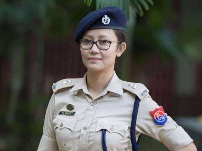 Manipur policewoman returns medal in protest