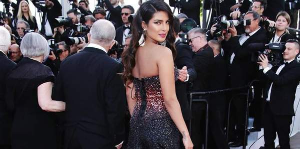 Priyanka zipper broke Cannes 2019