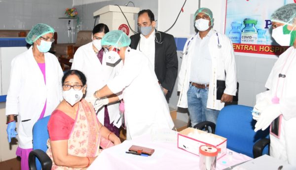 covid-19-vaccination-drive-for-railway-health-staff-at-bhubaneswar-khurda/
