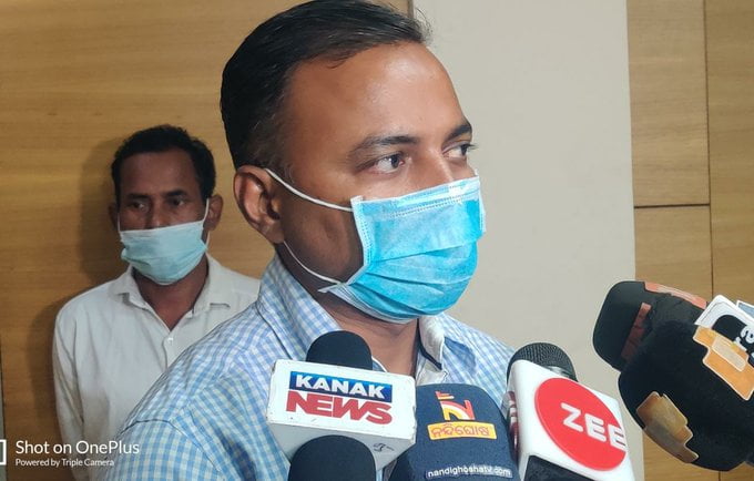 Bhubaneswar Municipal Commissioner Takes COVID Vaccine Shot