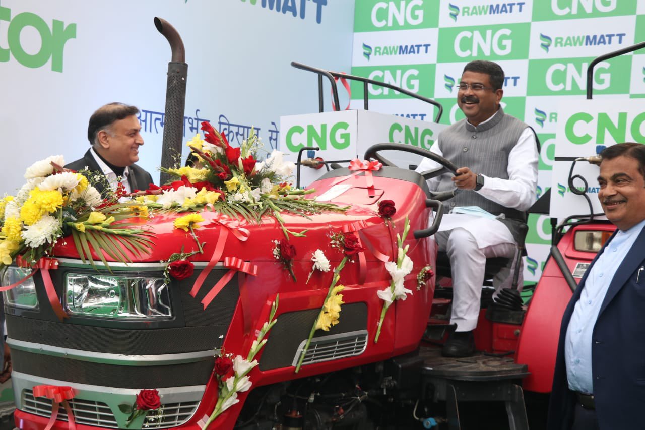 1st CNG tractor dharmendra pradhan