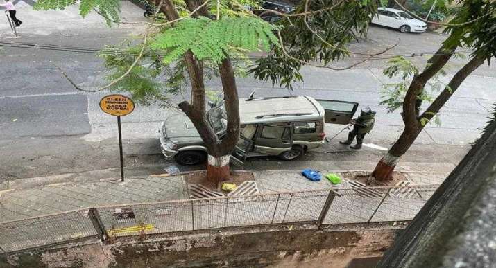 car with explosive outside Ambani house