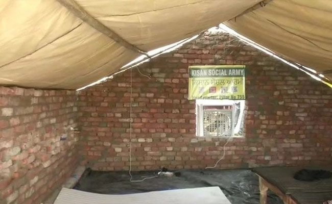 farmers brick house delhi border