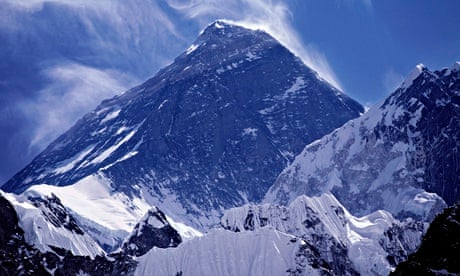 corona reaches Everest