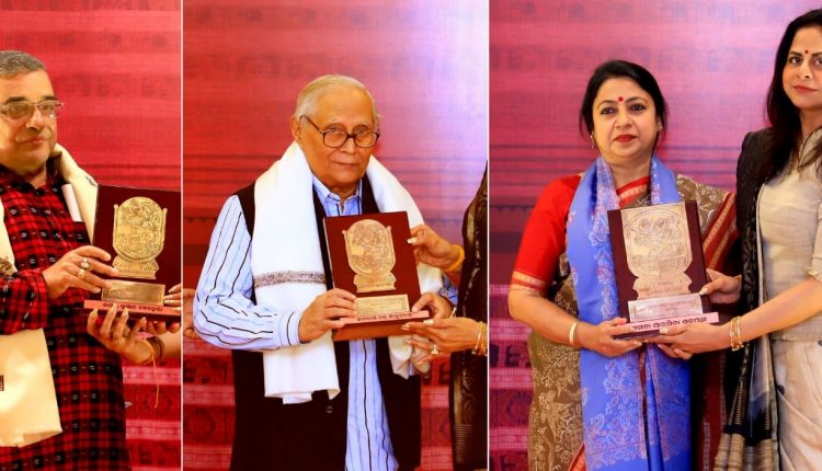 Sarala Puraskar Conferred On Odia Writer Paramita Satpathy - odishabytes