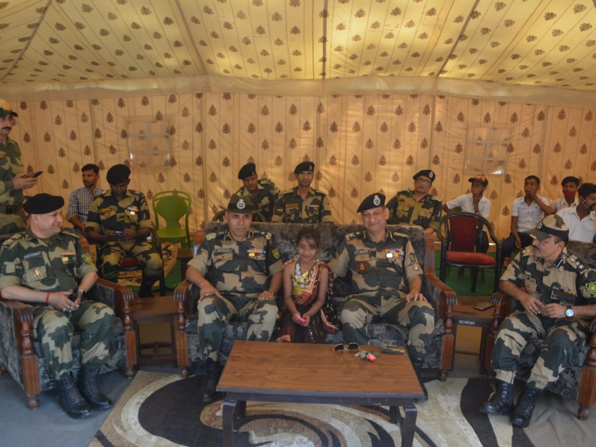 Sweets exchanged by BSF, Pakistan Rangers on Jammu border on Eid