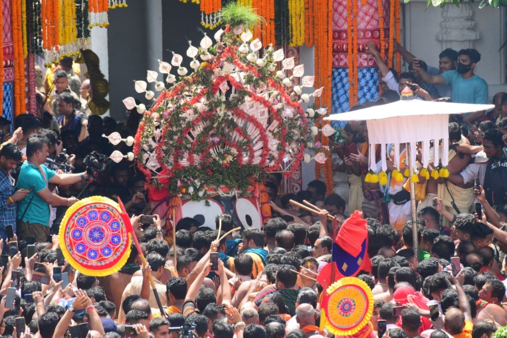 [In Pics] 'Pahandi Bije' Of Lords During Bahuda Yatra In Puri odishabytes