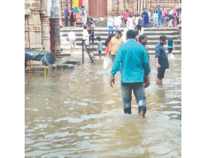 waterlogging in lingaraj temple