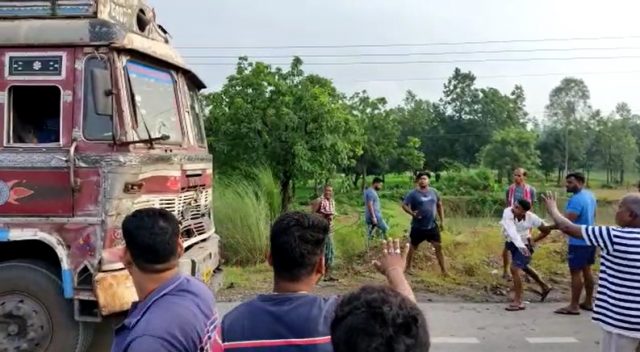 auto truck accident in Kamakhyanagar