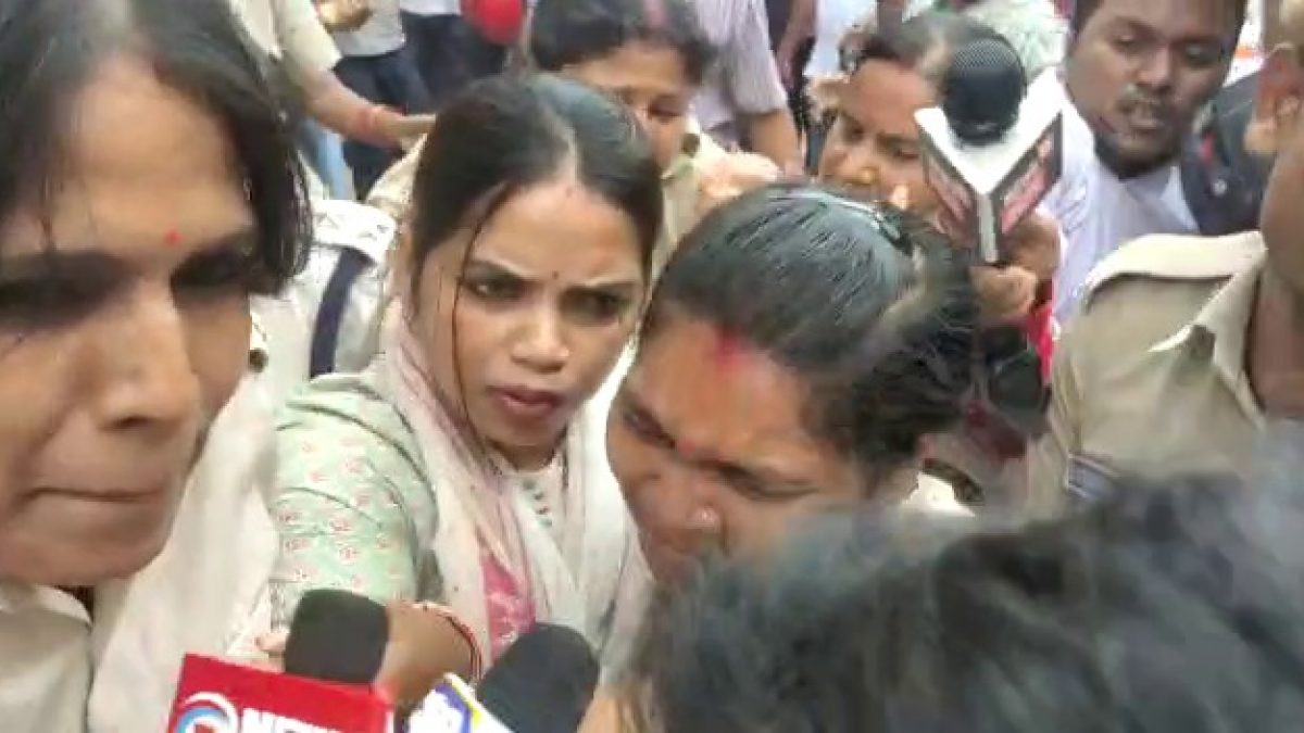 Watch] Odisha Honeytrap Kingpin Archana Nag Appears In SDJM Court; Stop  Media Trial, She Says - odishabytes