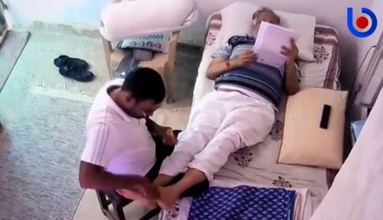 Video From Tihar Jail Shows Aap Leader Satyendar Jain Getting Massage