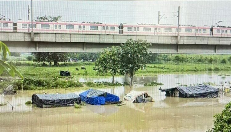 Delhi On High Alert As Water In Yamuna Crosses Danger Level Mark Highest In Ten Years Odishabytes 5267