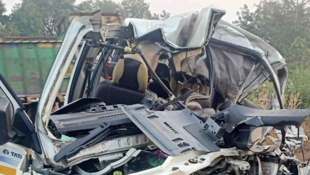 8 Killed As Van Crashes Into Truck Near Ghatagaon; 3 Victims Relatives Of  Former Odisha MP - odishabytes