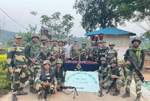 BSF with Naxal Arms