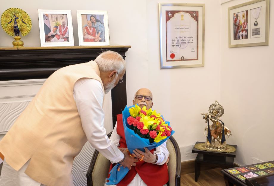 Modi meets LK Advani