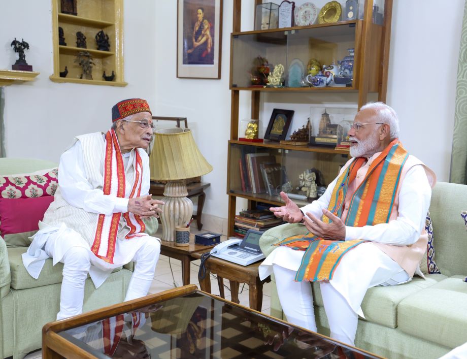 Modi meets MM Joshi