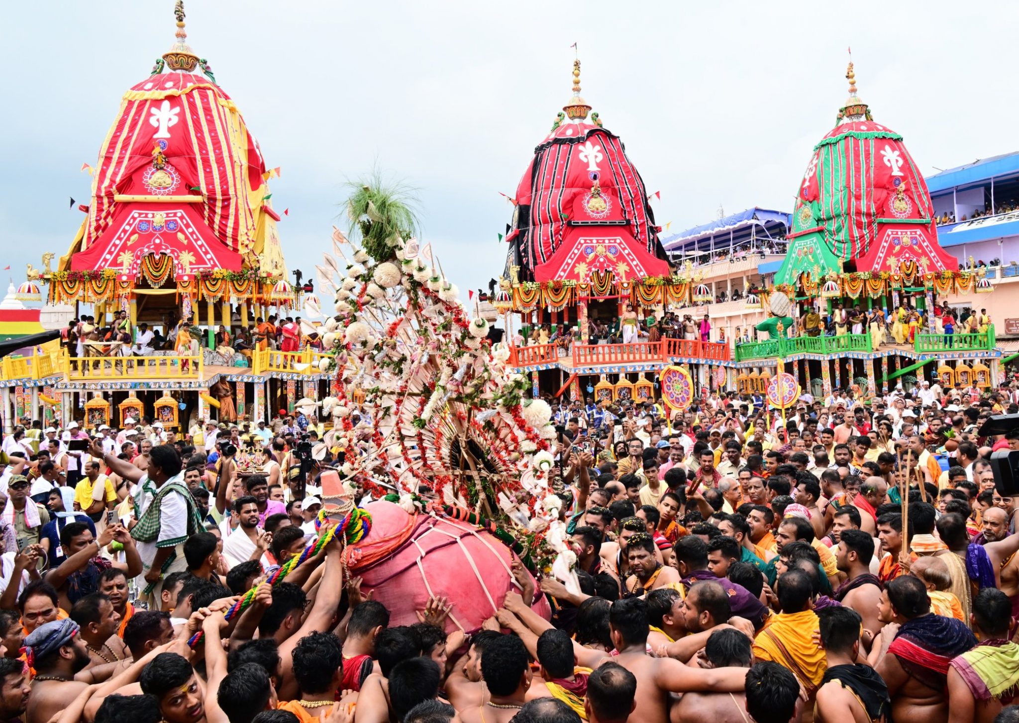 Naveen Patnaik Joins Prez, Guv & CM In Rath Yatra Celebrations In